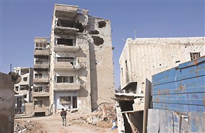 ダマスカス近郊ダーリヤーでの破壊の跡（ロイター）