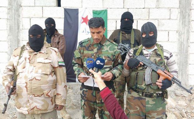 シリア北部の「ダーイシュ」に宣戦布告する「自由軍」の「ラッカ革命大隊」指揮官（「ラッカは沈黙に殺戮される」ネットワーク）