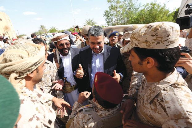マアリブで兵士に囲まれる大統領（Reuters）