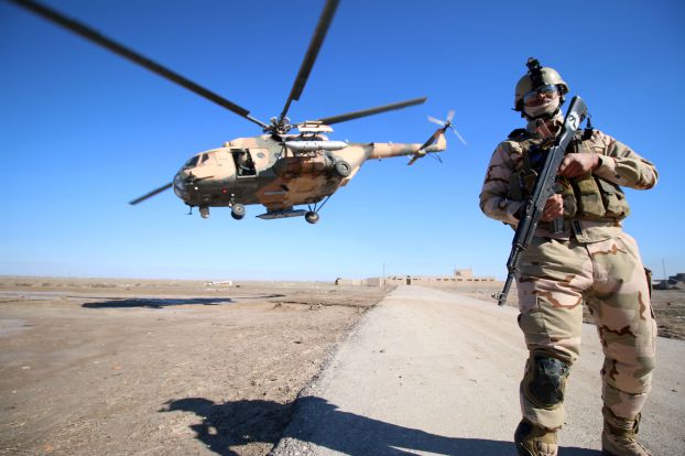 作戦行動中のイラク軍（AFP）