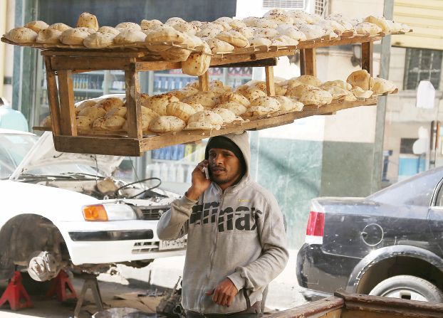 昨日のカイロのパン売り（Reuters）