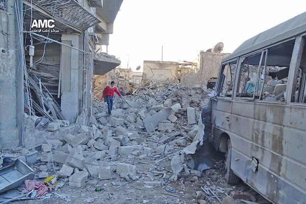 アレッポ郊外カッラーサ地区へのロシアの爆撃後（Aleppo Media Center）