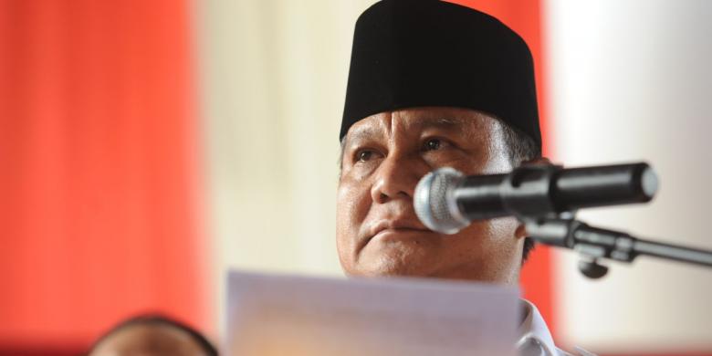 7月22日、東ジャカルタの選挙対策本部「ルマ・ポロニア」において、2014年の大統領選挙結果の受け入れを拒否する演説を行うプラボウォ・スビアント氏