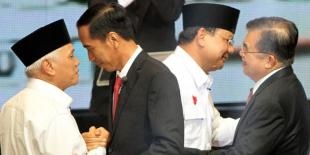 去る6月9日、ジャカルタのサルビニ・ホールでの討論会にて挨拶を交わす正副大統領候補ペアのプラボウォ－ハッタとジョコ－カラ
