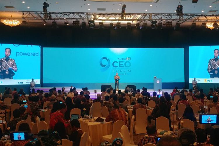 ジャカルタコンベンションセンターにてインドネシア企業CEO100人のフォーラムで演説するジョコ大統領
