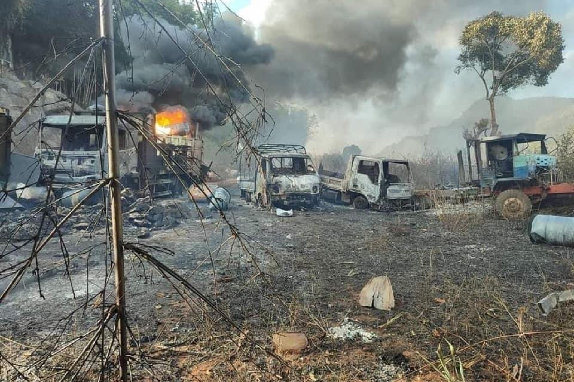 12月24日、カヤー州パルーソー郡で民間人30人以上が集団で焼かれ殺害されたのは軍評議会によるものであると、地元武装組織と関係団体は確信している。（写真KNDF）