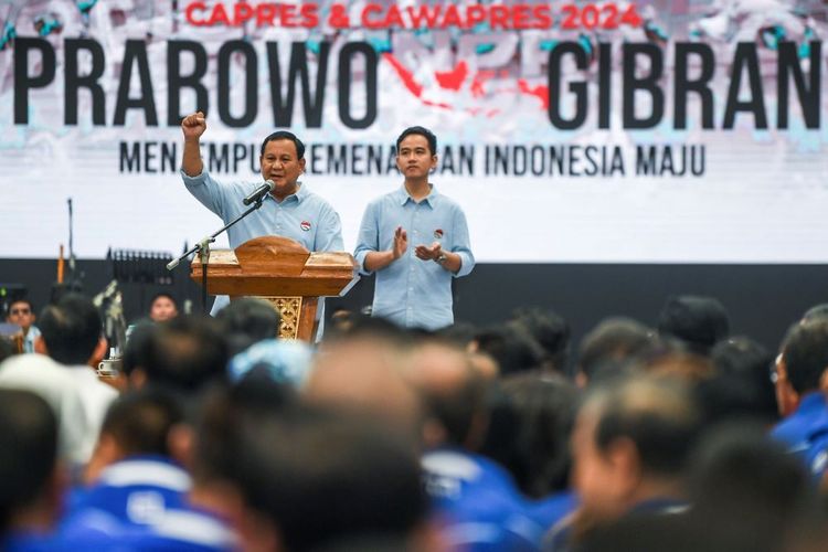 去る10月25日、先進インドネシア連合（KIM)補（左）とギブラン・ラカブミン・ラカ副大統領候補（右）