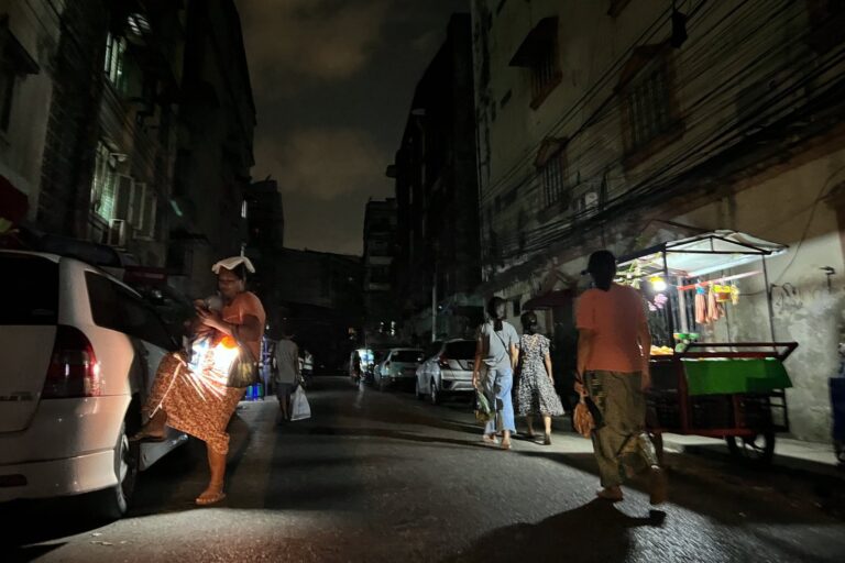 （経済都市ヤンゴン含む大都市にて　住民は電力を毎日数時間のみ得られる状況である）