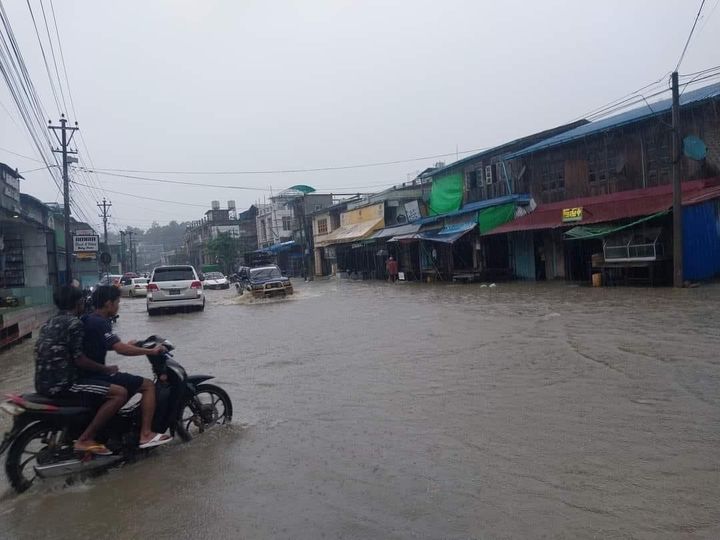 2024年7月1日、パーカン市で雨が多くウユ川の水位が高くなってきたことで氾濫している様子（市民撮影）