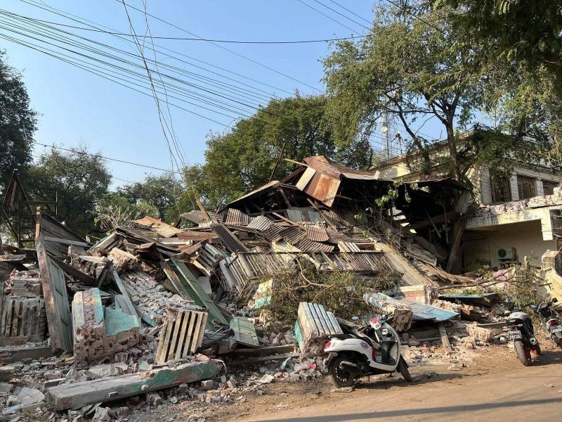 大地震のためマンダレー、ザガインを含む被災地域で多くの住民の家屋が破壊された。そのほか現在被災地域において盗難や強盗の被害が悪化しているため被災者はさらに憂慮している。(写真:CJ)