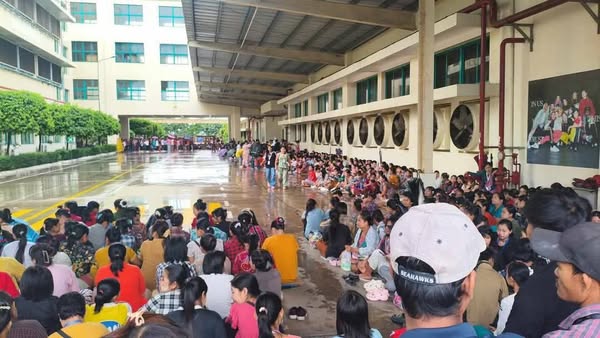 アディダスの靴を製造するチャンイ(Tsang Yi)工場の労働者が、職場に行かず抗議活動をする様子